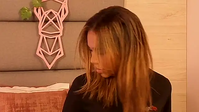 Lily Miiller online show from 26, 10, 2025