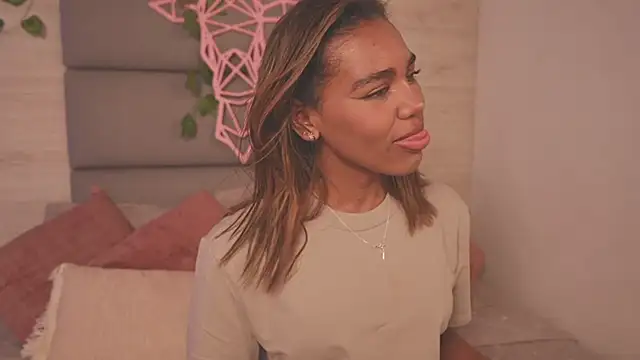 Lily Miiller online show from 26, 11, 2025