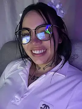 Nickiiiii online show from 8, 1, 2025