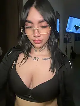 Snapshot of Nickiiiii chatting on 10, 5, 2026 Nickiiiii online show from 10, 5, 2026