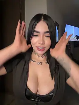 Snapshot of Nickiiiii chatting on 23, 5, 2026 Nickiiiii online show from 23, 5, 2026