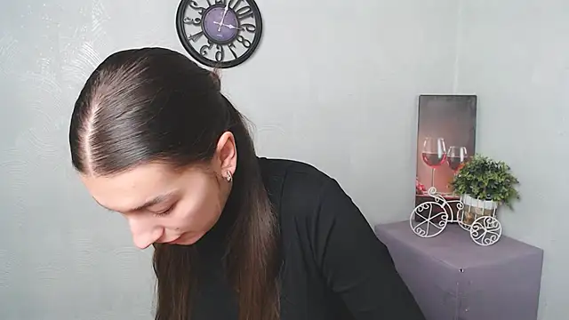 KarolinaRosse  online show from 13, 2, 2025