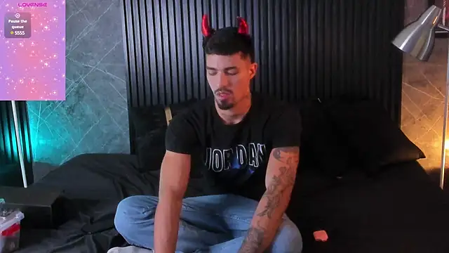 Snapshot of Duriel_ chatting on 6, 1, 2025 Duriel online show from 6, 1, 2025