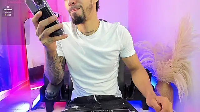 Snapshot of Duriel_ chatting on 6, 11, 2025 Duriel online show from 6, 11, 2025