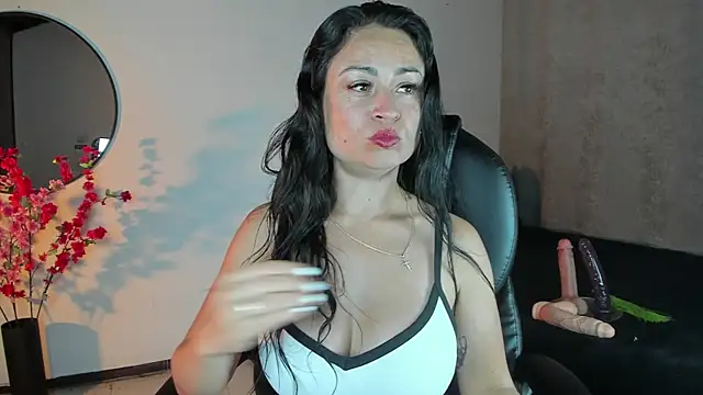 Snapshot of SaraMilf_69 chatting on 3, 10, 2025 SaraMilf 69 online show from 3, 10, 2025