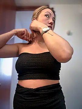 Snapshot of VIOLETA-25_ chatting on 4, 12, 2025 VIOLETA-25 online show from 4, 12, 2025