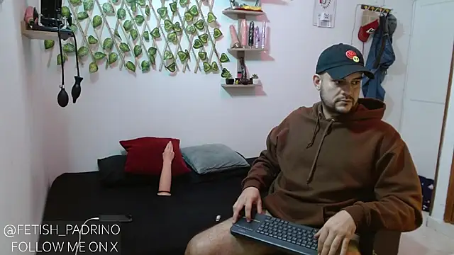 Snapshot of fetish_padrino chatting on 22, 1, 2025 fetish padrino online show from 22, 1, 2025