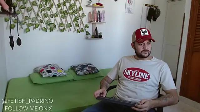 Snapshot of fetish_padrino chatting on 2, 2, 2025 fetish padrino online show from 2, 2, 2025