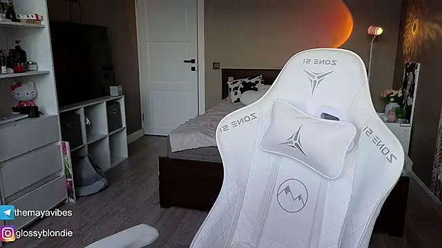 Maya Rave online show from 19, 4, 2026