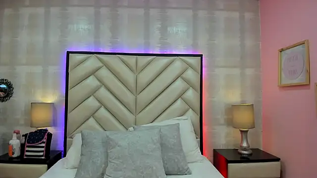 HazelMoret online show from 13, 9, 2025