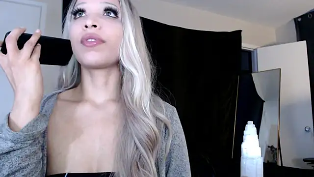 liadivina online show from 27, 2, 2025