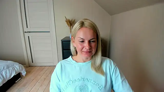 Alicee Gracee online show from 13, 10, 2025