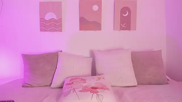 Snapshot of Mia_Heartt chatting on 3, 1, 2025 Mia Heartt online show from 3, 1, 2025