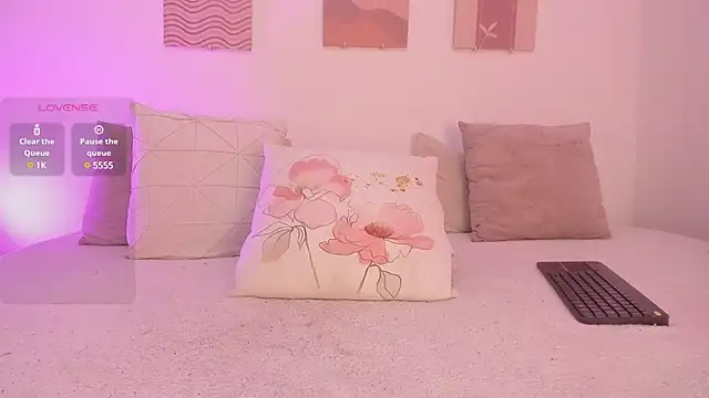 Snapshot of Mia_Heartt chatting on 9, 2, 2025 Mia Heartt online show from 9, 2, 2025