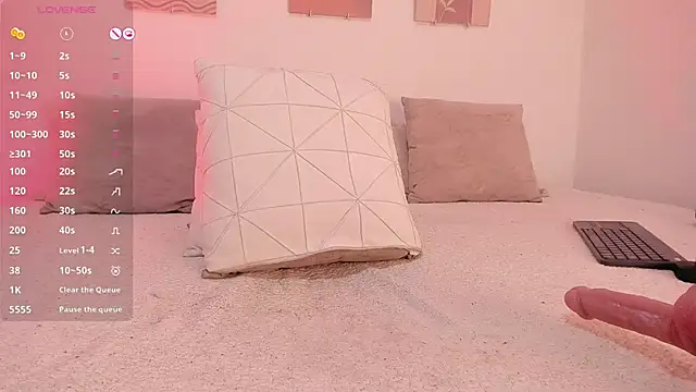 Snapshot of Mia_Heartt chatting on 14, 2, 2025 Mia Heartt online show from 14, 2, 2025