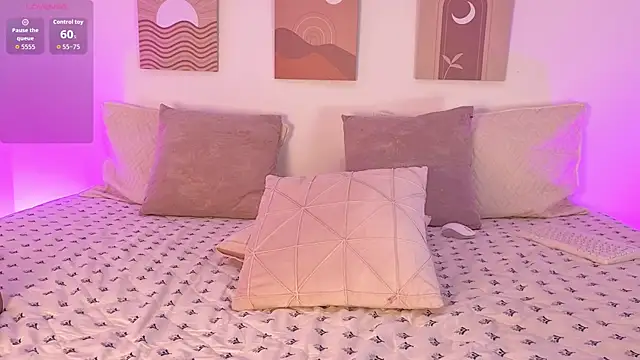 Mia Heartt online show from 2, 12, 2025