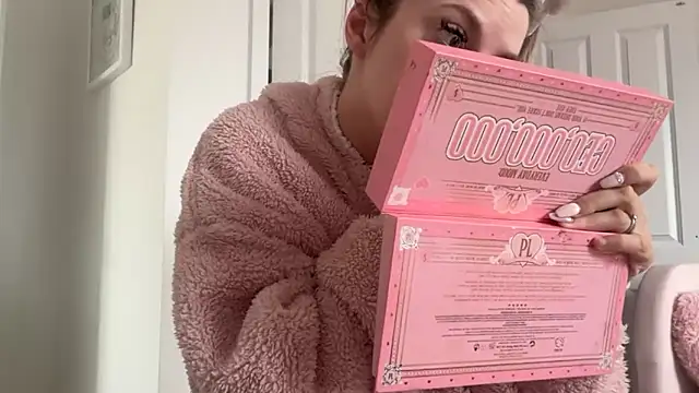 LustfulLuna  online show from 11, 4, 2026