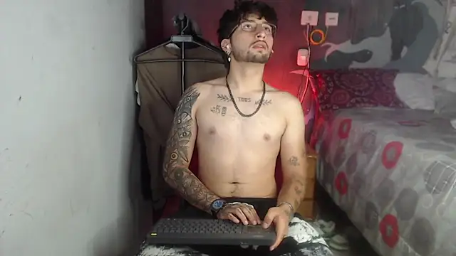 Snapshot of Dereck_Dickson chatting on 13, 11, 2025 Dereck Dickson online show from 13, 11, 2025