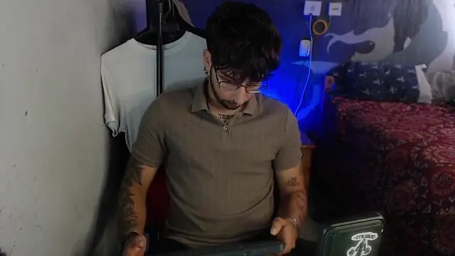 Snapshot of Dereck_Dickson chatting on 22, 11, 2025 Dereck Dickson online show from 22, 11, 2025