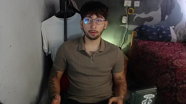 Snapshot of Dereck_Dickson chatting on 22, 11, 2025 Dereck Dickson online show from 22, 11, 2025