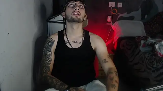 Snapshot of Dereck_Dickson chatting on 25, 11, 2025 Dereck Dickson online show from 25, 11, 2025