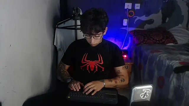 Snapshot of Dereck_Dickson chatting on 29, 11, 2025 Dereck Dickson online show from 29, 11, 2025