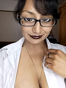 Snapshot of Lucy_Chery chatting on 17, 12, 2025 Lucy Chery online show from 17, 12, 2025