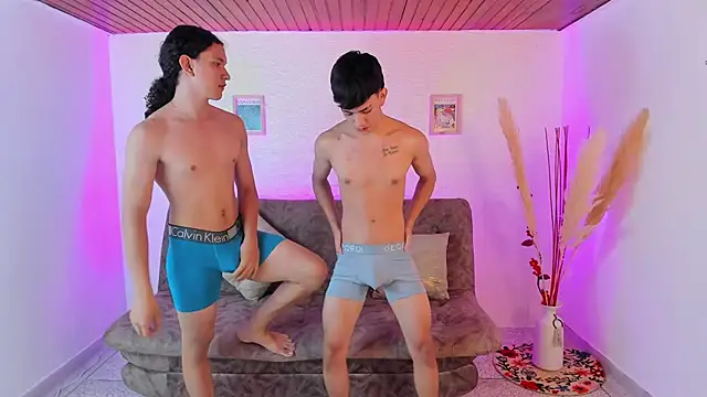 Snapshot of Couples_Wallen chatting on 6, 3, 2025 Couples Wallen online show from 6, 3, 2025