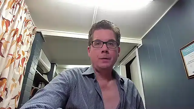 Snapshot of tilobinder chatting on 6, 12, 2024 tilobinder online show from 6, 12, 2024