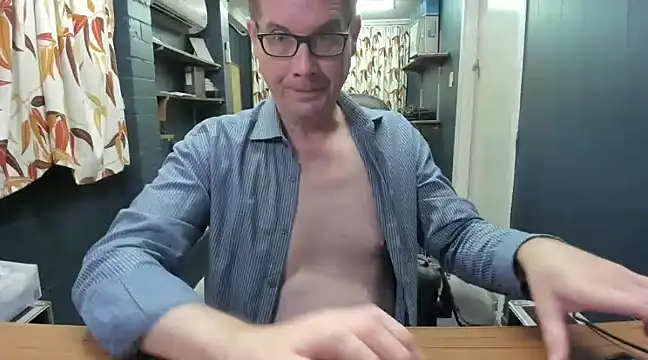 Snapshot of tilobinder chatting on 28, 12, 2024 tilobinder online show from 28, 12, 2024