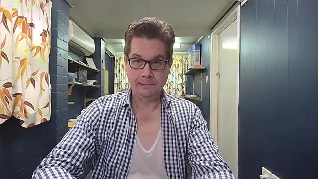 Snapshot of tilobinder chatting on 14, 9, 2025 tilobinder online show from 14, 9, 2025