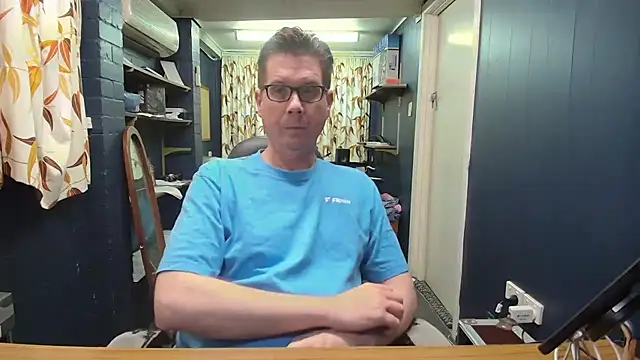 Snapshot of tilobinder chatting on 11, 10, 2025 tilobinder online show from 11, 10, 2025