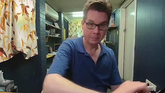 Snapshot of tilobinder chatting on 24, 10, 2025 tilobinder online show from 24, 10, 2025