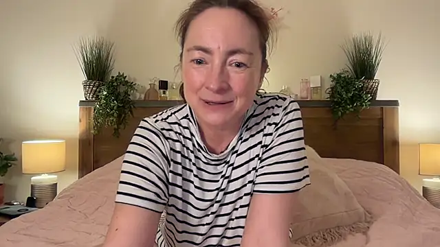 Snapshot of LouiseTswing chatting on 12, 12, 2024 LouiseTswing online show from 12, 12, 2024