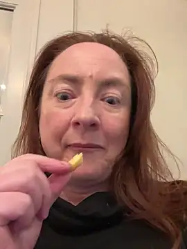 Snapshot of LouiseTswing chatting on 3, 1, 2025 LouiseTswing online show from 3, 1, 2025