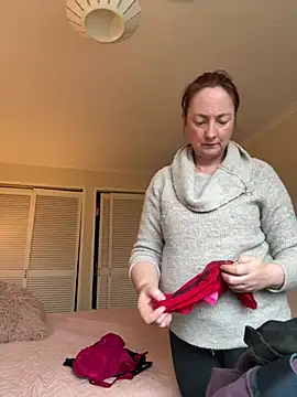 Snapshot of LouiseTswing chatting on 23, 2, 2025 LouiseTswing online show from 23, 2, 2025