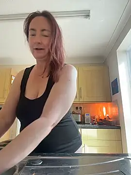 Snapshot of LouiseTswing chatting on 1, 5, 2026 LouiseTswing online show from 1, 5, 2026