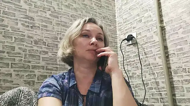 Snapshot of EdithManning chatting on 10, 1, 2025 EdithManning online show from 10, 1, 2025