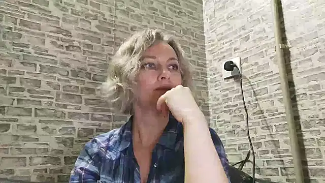 Snapshot of EdithManning chatting on 13, 1, 2025 EdithManning online show from 13, 1, 2025