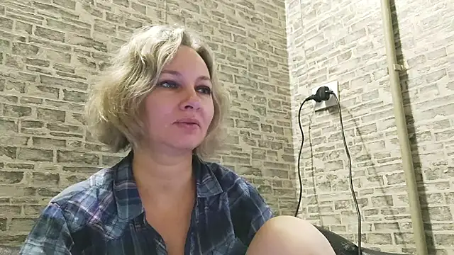 Snapshot of EdithManning chatting on 14, 1, 2025 EdithManning online show from 14, 1, 2025