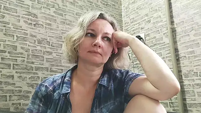 Snapshot of EdithManning chatting on 14, 1, 2025 EdithManning online show from 14, 1, 2025