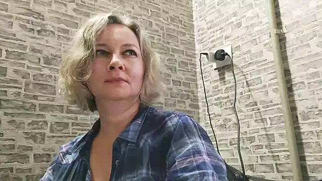 Snapshot of EdithManning chatting on 14, 1, 2025 EdithManning online show from 14, 1, 2025