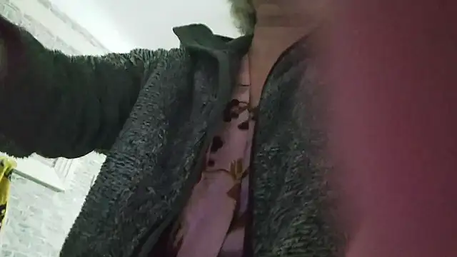 Snapshot of EdithManning chatting on 15, 1, 2025 EdithManning online show from 15, 1, 2025