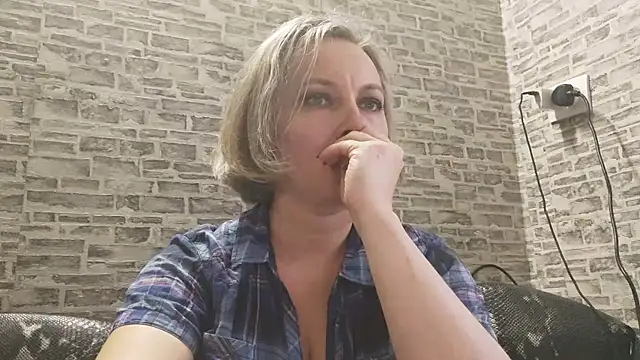 Snapshot of EdithManning chatting on 22, 1, 2025 EdithManning online show from 22, 1, 2025