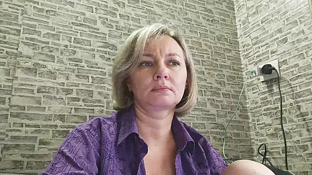 Snapshot of EdithManning chatting on 1, 2, 2025 EdithManning online show from 1, 2, 2025