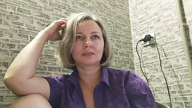 Snapshot of EdithManning chatting on 1, 2, 2025 EdithManning online show from 1, 2, 2025