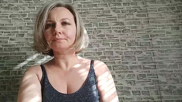 Snapshot of EdithManning chatting on 1, 3, 2025 EdithManning online show from 1, 3, 2025