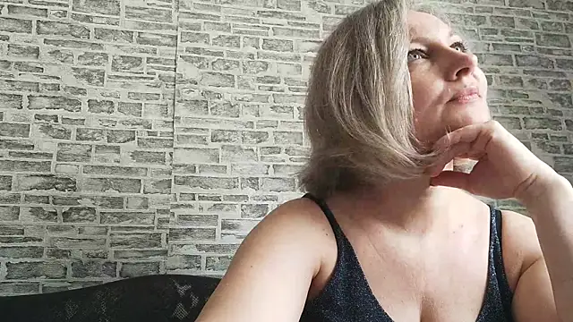 Snapshot of EdithManning chatting on 3, 3, 2025 EdithManning online show from 3, 3, 2025