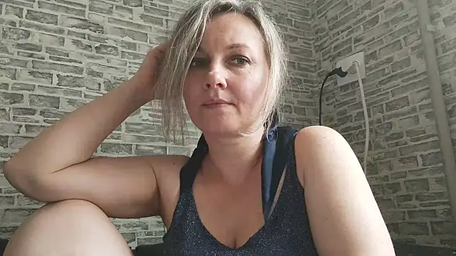 Snapshot of EdithManning chatting on 5, 3, 2025 EdithManning online show from 5, 3, 2025