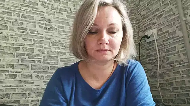 Snapshot of EdithManning chatting on 6, 3, 2025 EdithManning online show from 6, 3, 2025